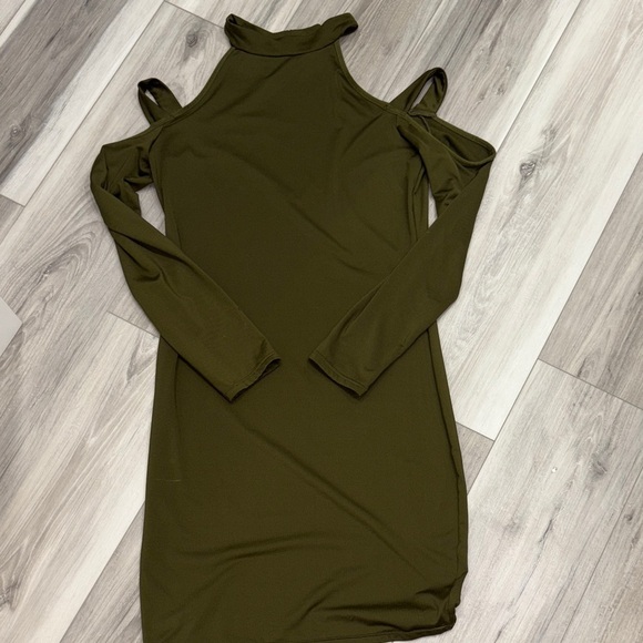 194. Women’s Elegant Olive Long Sleeve Cold Shoulder Dress Size Large - Picture 2 of 3